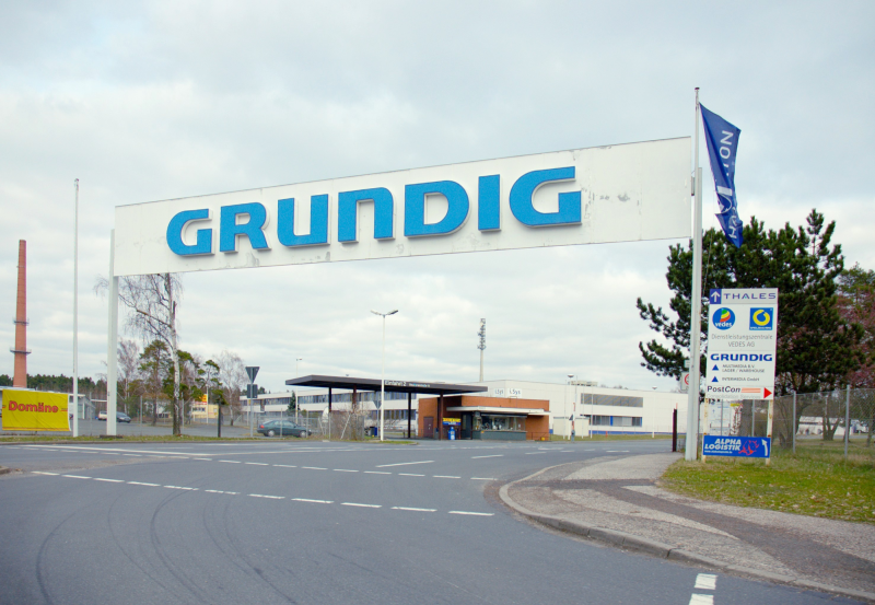 Kuriozalny produkt marki Grundig – pusty w środku odstraszacz komarów